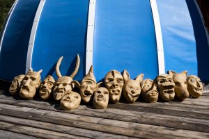 Photo des masques de Nina Bompard pour les ATELIERS de LA NUIT DES OURS