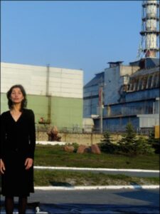 5_ELENA devant le Réacteur N°4 de Tchernobyl